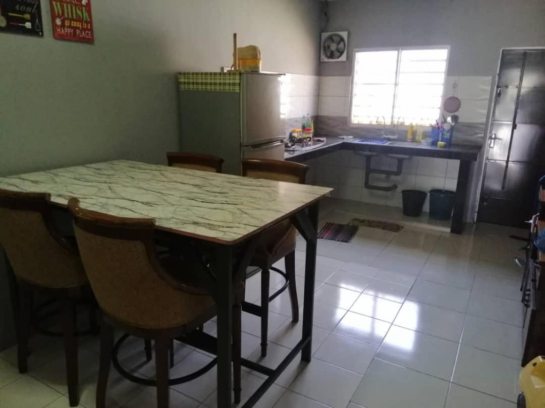 Homestay Perpaduan, Taman Bercham Raya Ulu Kinta Ipoh Perak Kampong Batu Lapan  Exterior photo